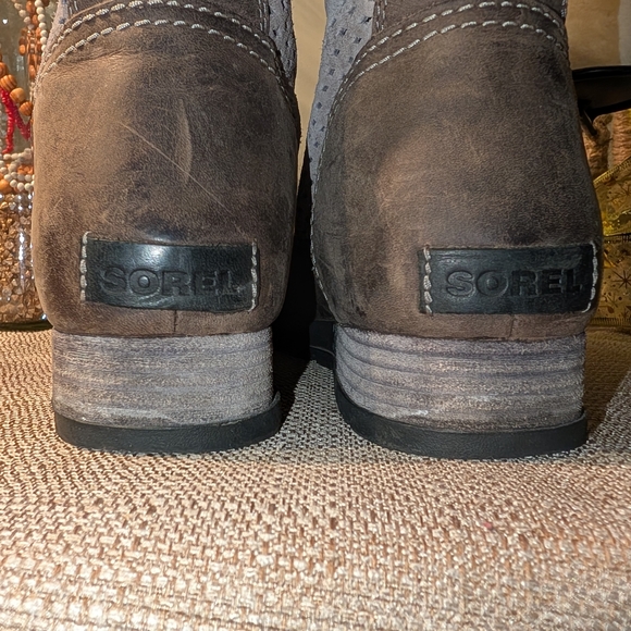 Sorel Brown and Gray Boots - Picture 3 of 14